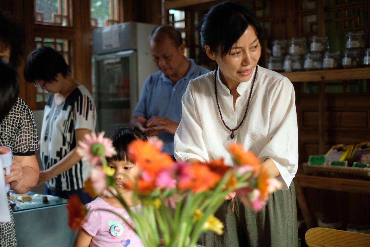 Nirvana Organic Farm Inn Yangshuo Exteriör bild